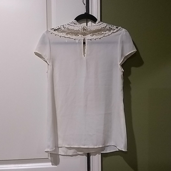 Aritzia beautiful lace top - Picture 2 of 2